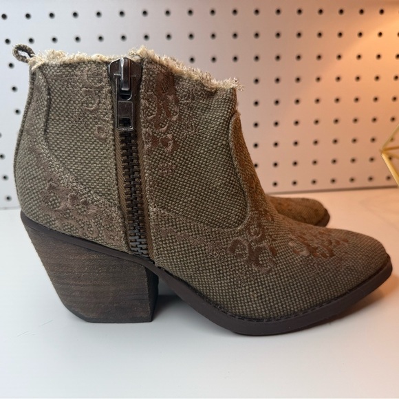 Naughty Monkey Women's Sewn up Ankle Bootie Taupe Embroidered Western Fringe 7M - Picture 4 of 16